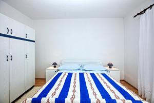 Apartments by the sea Grebastica, Sibenik - 482