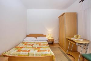 Apartments by the sea Grebastica, Sibenik - 482