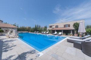 Family friendly apartments with a swimming pool Murter - 20819