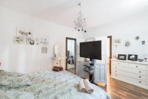 Family friendly apartments with a swimming pool Murter - 20819