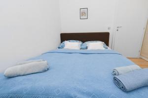 Family friendly apartments with a swimming pool Murter - 20859