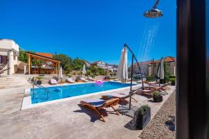Family friendly apartments with a swimming pool Sveti Filip i Jakov, Biograd - 20861