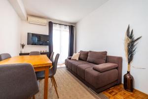 Family-friendly apartments with swimming pool Sveti Filip i Jakov, Biograd - 20861