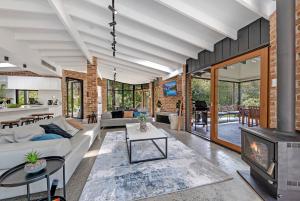 Stunning Peaceful Holiday Haven with Waterfall