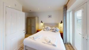 Sailaway Cottage at The Bay Filey, sleeps 8-10, pet-free