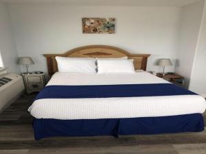 Three-Bedroom Apartment room in BeachGate CondoSuites and Oceanfront Resort