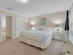 6 Bedrooms 5 Bathrooms Paradise Palms 8937 Cp