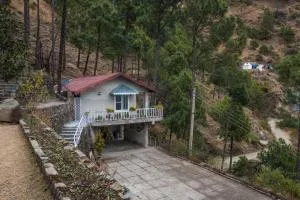 StayVista at Destine Cottage with Complimentary Breakfast - Parwanoo