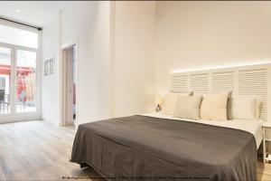 Catalonia Square Terrace & 5 bathrooms 5BD-5BTH