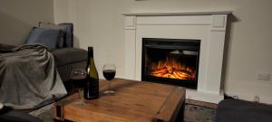 Beach Cottage. 100m to the beach 9minutes to Hot Springs. Pet Friendly