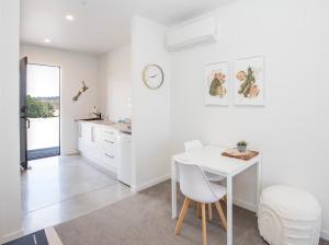 Views over Tasman, New luxury boutique studio overlooking the Tasman Sea