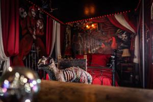 Le Cirque Ensorcelé - Le Studio Maudit & Cosy