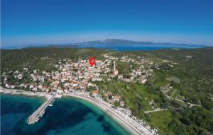 Awesome Apartment In Unije With Wifi