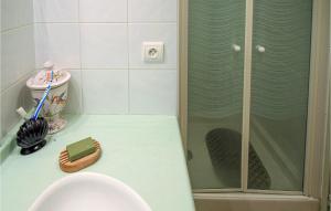 Maisons de vacances Gorgeous Home In Montrjeau With Wifi : photos des chambres