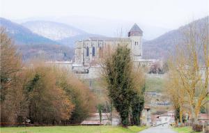 Maisons de vacances Gorgeous Home In Montrjeau With Wifi : photos des chambres