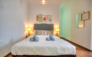 Chic 2bedroom apartment near Sliema ferries CESI1-1