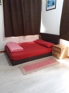 5-MINS WALK TO BEACH WITH POOL, Batu Ferringhi