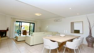 Los Olivos Del Golf 249- CleverDetails, Sleeps 6 Adults 1 Child