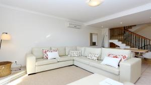 Los Olivos Del Golf 249- CleverDetails, Sleeps 6 Adults 1 Child