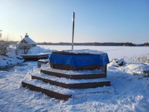 Beautiful Expansive House with Sea views, large private bedrooms available in shared house