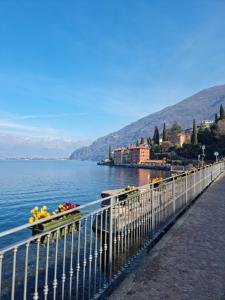 Deluxe finestra sul lago