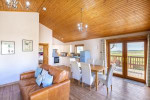 Douglas Fir Lodge with Hot tub