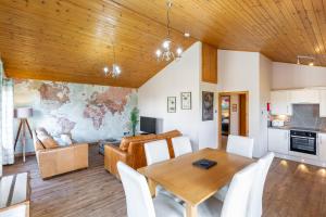 Douglas Fir Lodge with Hot tub
