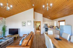 Douglas Fir Lodge with Hot tub