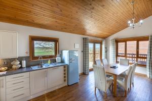 Douglas Fir Lodge with Hot tub