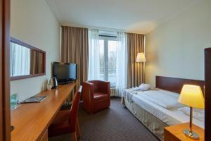 Comfort Single Room with Balcony room in Hotel Bredeney