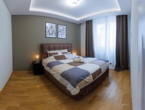 Black & White Apartment