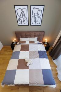 Black & White Apartment