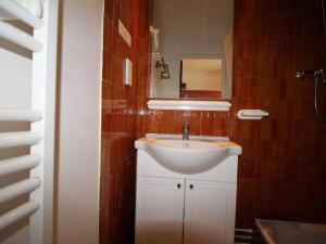Studio cabine 3 pers. aux pieds des pistes avec balcon à Auris en Oisans - FR-1-297-35