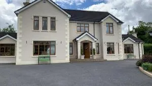 Mayrone House B&B - Commeen