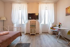 Old city Romantic studios 4 with FREE private parking