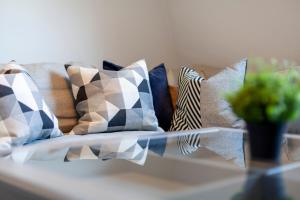 Perfect location & spacious Kensington flat