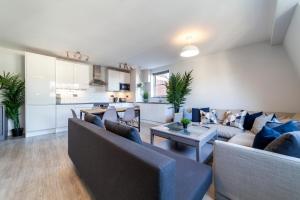 Perfect location & spacious Kensington flat