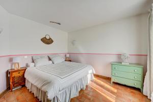 Maisons de vacances La Bastide des Jourdans - Piscine et climatisation : photos des chambres
