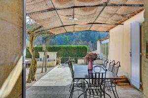 Maisons de vacances La Bastide des Jourdans - Piscine et climatisation : photos des chambres