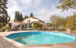 Maisons de vacances Nice home in Villecroze with WiFi and 4 Bedrooms : photos des chambres