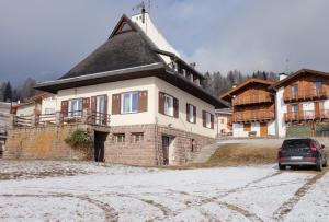 Villa Molteni, Ville di Fiemme, Varena