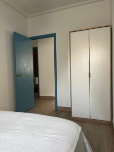 Modernized 3-bedroom flat 500m to the beach