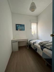 Modernized 3-bedroom flat 500m to the beach