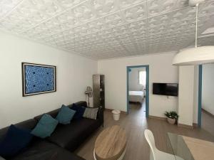 Modernized 3-bedroom flat 500m to the beach