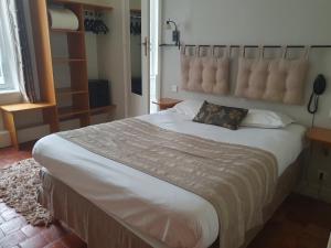 Hotels Le Grand Monarque Donzy : Chambre Double