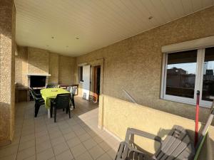 Maisons de vacances T4 Centre-Ville, 8 Pers, Terrasse, Parking, a 200m Plage/Commerces - FR-1-701-49 : photos des chambres