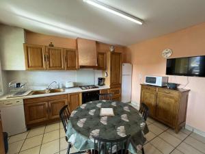 Maisons de vacances T4 Centre-Ville, 8 Pers, Terrasse, Parking, a 200m Plage/Commerces - FR-1-701-49 : photos des chambres