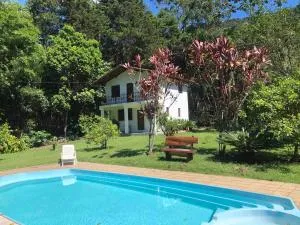 Casa em Friburgo com piscina lareira suíte & quarto - Refúgio