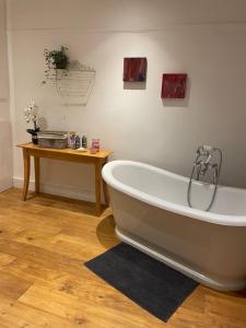 Traditional English 4 bedroom home in Greenwich