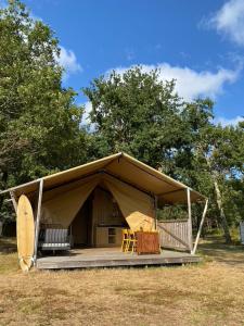 Tentes de luxe Camping la Kahute - Tente lodge au coeur de la foret : photos des chambres